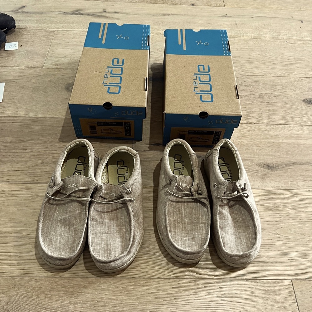 Hey dude tan moccasins size 6